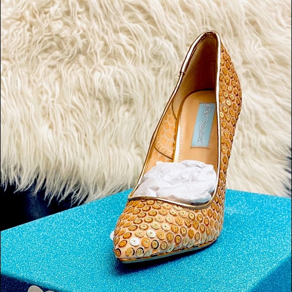 BNWT BETSEY JOHNSON Gold Sequin Platform Heels, Size 5.5 - Picture 3 of 9